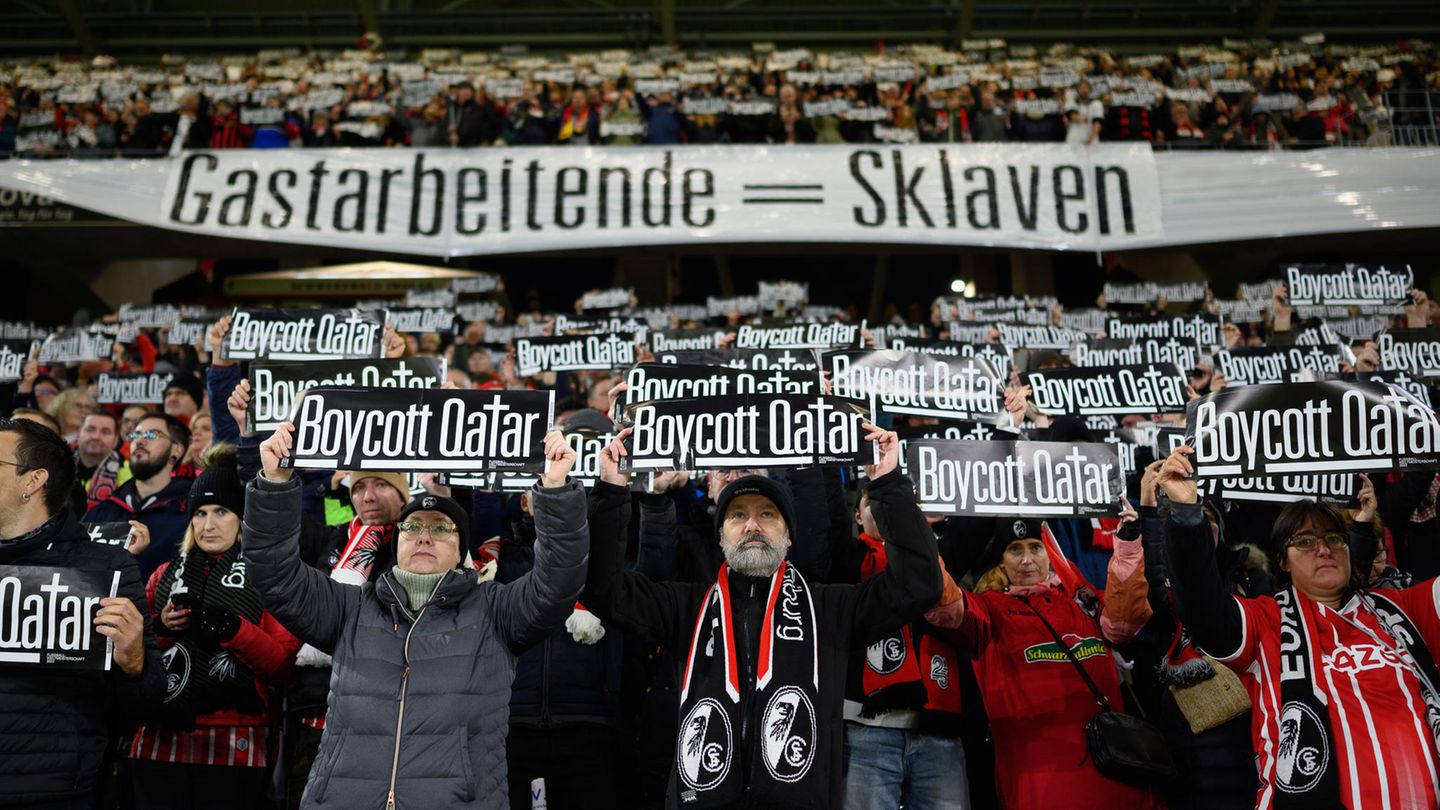 stern des Spieltags: Protest gegen Katar: Gemeinsame Aktion von Freiburg- und Union-Fans beeindruckt