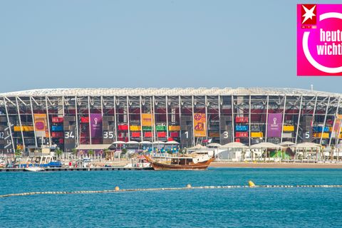 Auch in diesem temporären Fußballstadion in Doha im Bezirk Ras Abu Aboud wird gespielt