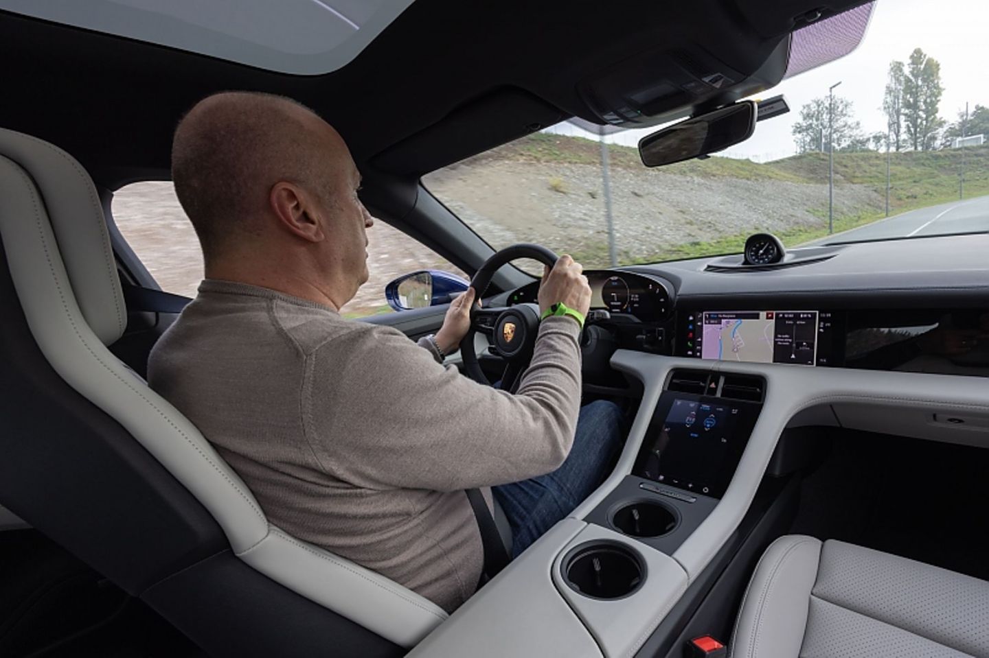 Porsche Taycan mit Reichweiten-Update MJ 2023