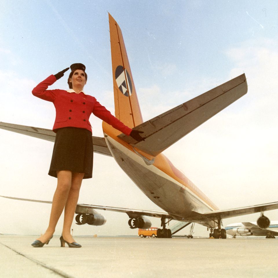 Werbefoto mit der Atlantis DC-8-33 in Frankfurt um 1970