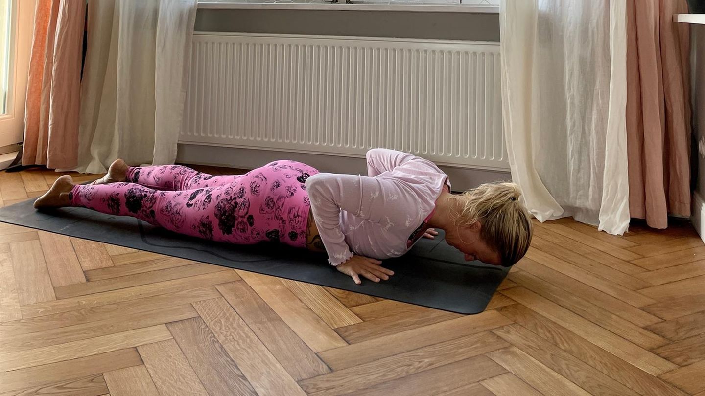 Jelena Lieberberg in Bauchlage