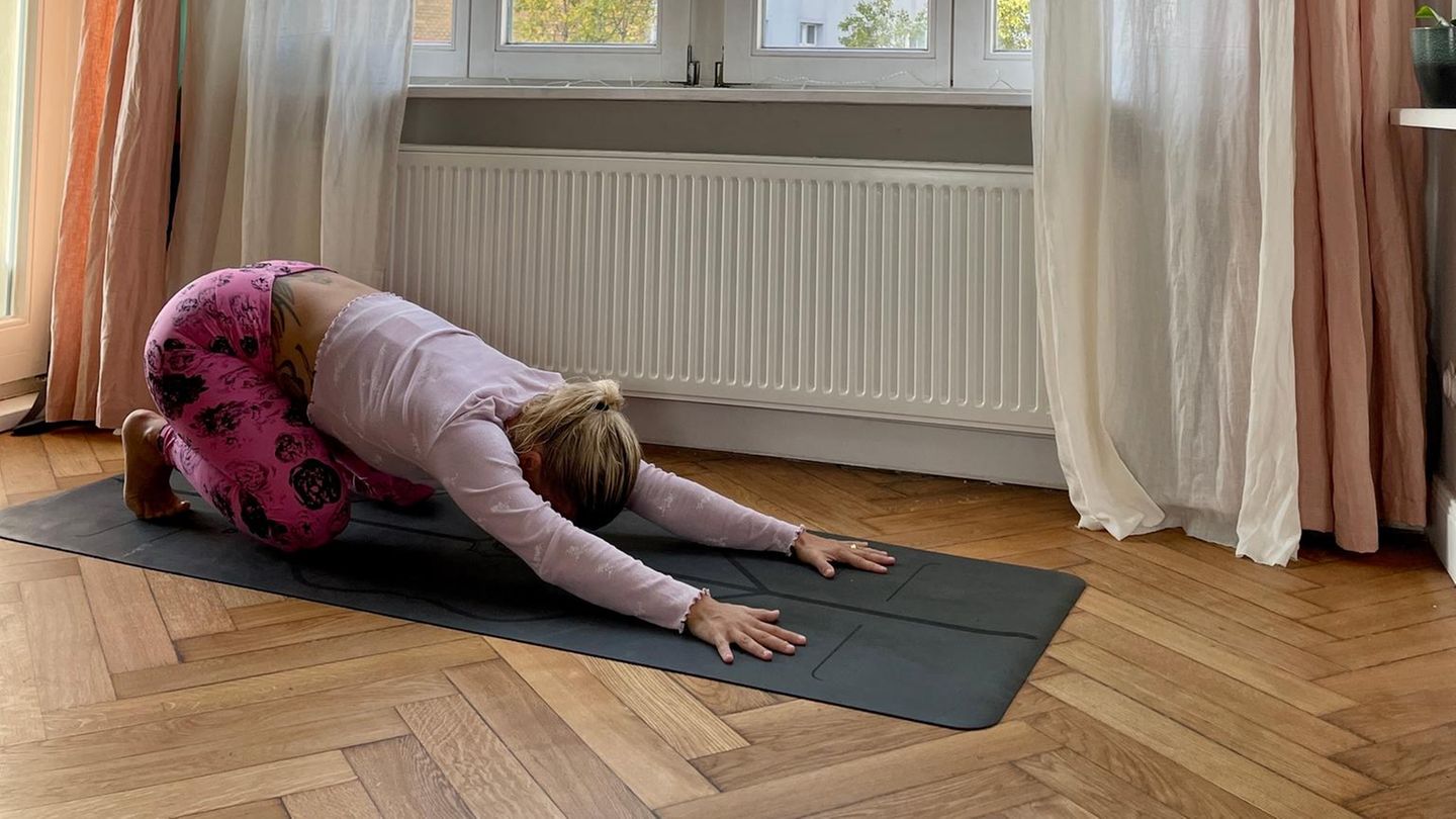 Jelena Lieberberg in der Haltung des Kindes