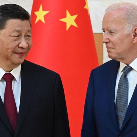 Präsidenten Biden und Xi bei tropischen Temperaturen auf der Ferieninsel Bali