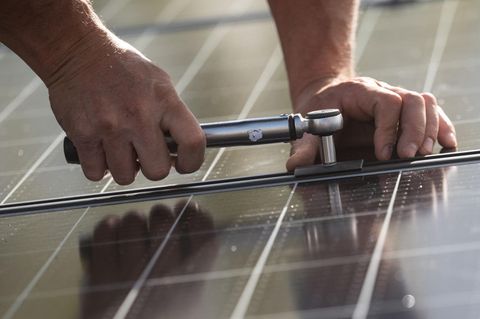 Solar-Energie mit einer Photovoltaik-Anlage nutzen (Symbolbild)