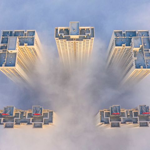 Wolkenkratzer im Nebel