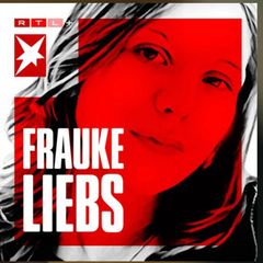 Fraukes Mutter hält ein Foto von Frauke
