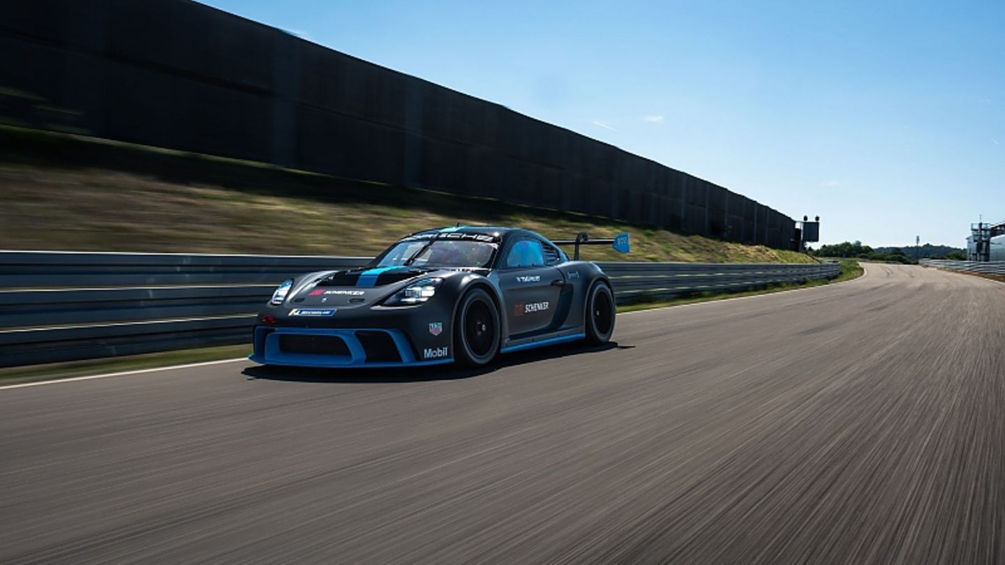 Porsche GT4 e-Performance
