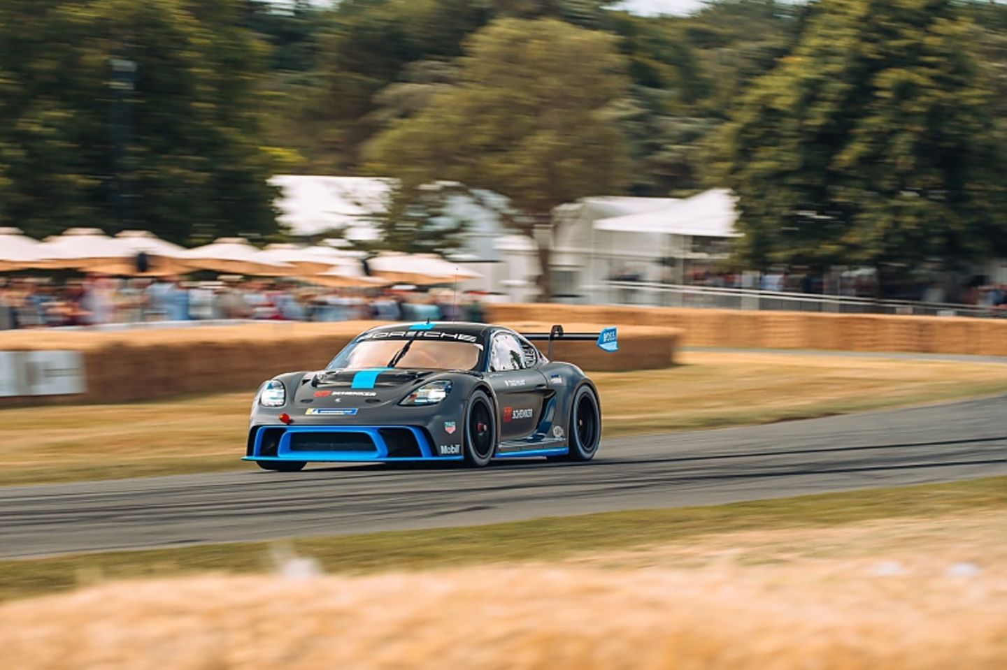 Porsche GT4 e-Performance