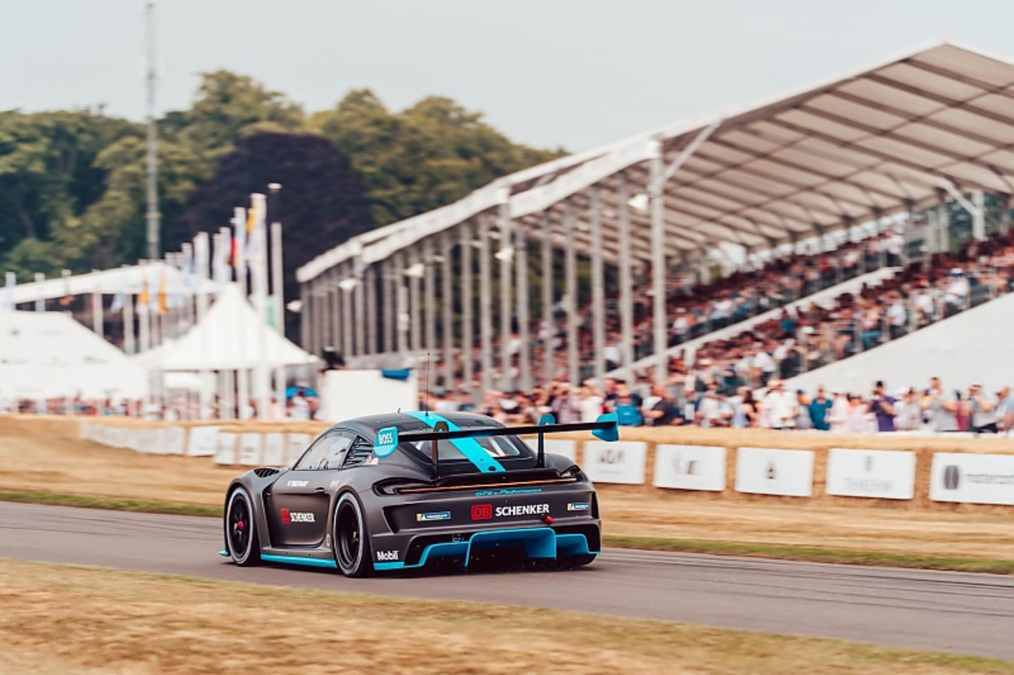Porsche GT4 e-Performance