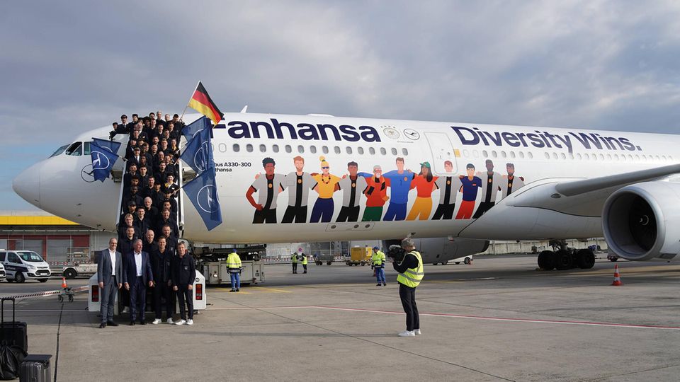 Airbus A330 der Lufthansa "Diversity Wins"