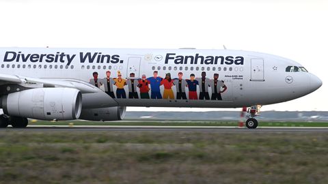 Airbus A330 der Lufthansa "Diversity Wins"