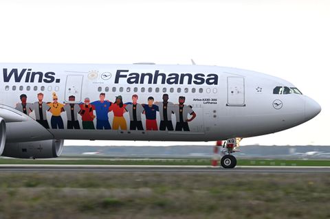Airbus A330 der Lufthansa "Diversity Wins"