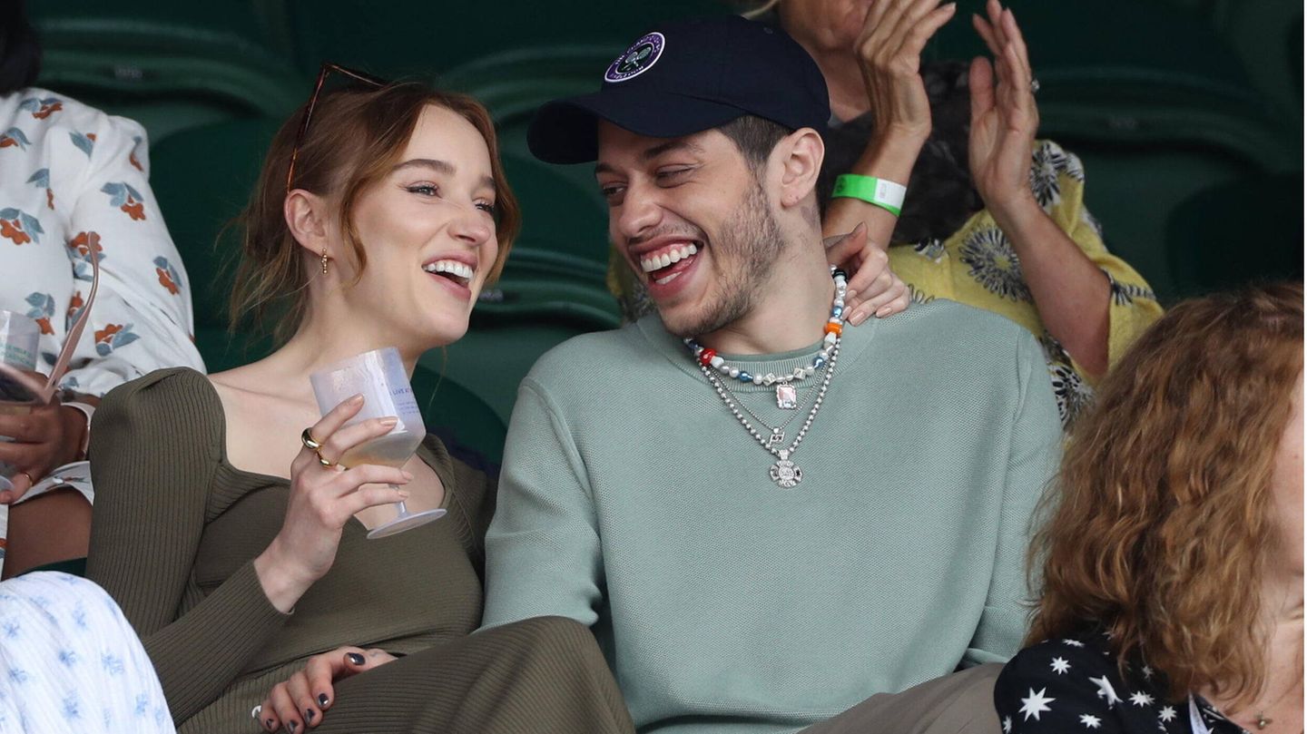 Pete Davidson Phoebe Dynevor