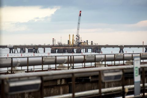 Am LNG-Terminal in Wilhelmshaven 1 sollen demnächst rund 5 Milliarden Kubikmeter Flüssiggas umgeschlagen werden