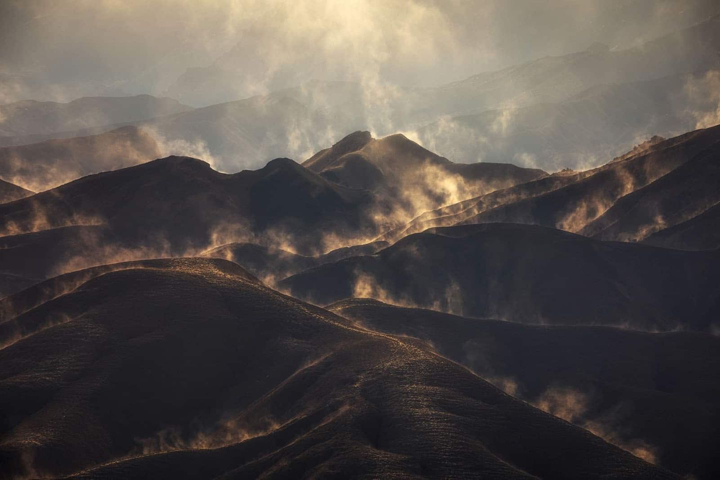 Kategorie: Wüste Dieses Foto sieht aus, als würde Dampf von einer Wüstenlandschaft aufsteigen