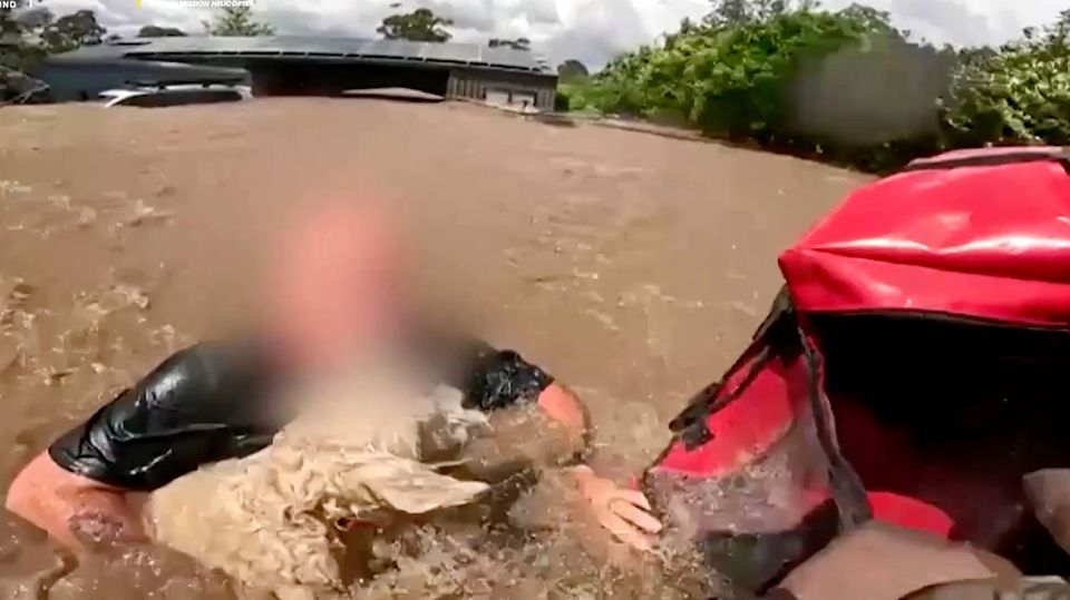 Australien: Dramatische Szenen: Anwohner nach Rekord-Regenfällen aus Fluten gerettet