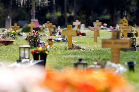 Blick auf einen Friedhof