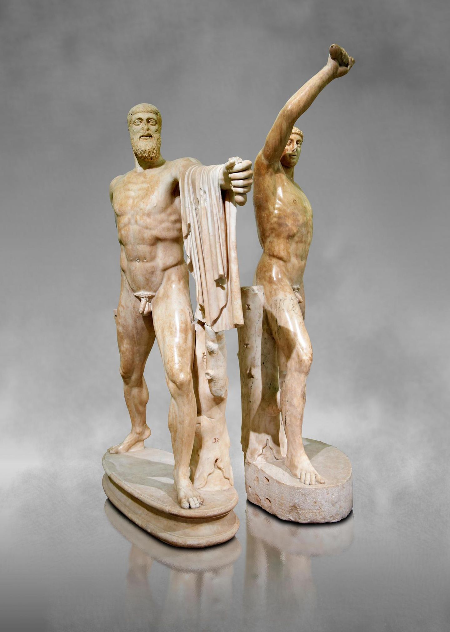 VOE STERN CRIME 44/2022 AUSGABE 4/2022 2nd century AD Roman marble sculpture of Harmodius (inv 6009) and Aristogeiton (inv 6010) known as the Tyrannicide group, inv 6307, a Roman copy of an Statuen von Harmodios und Aristogeiton