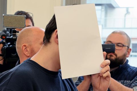 Angeklagter beim Dreifachmord-Prozess in Rostock