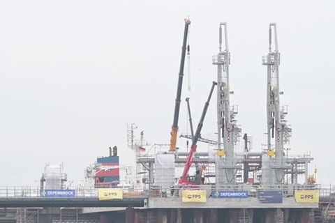 Video: Erstes LNG-Terminal fertig