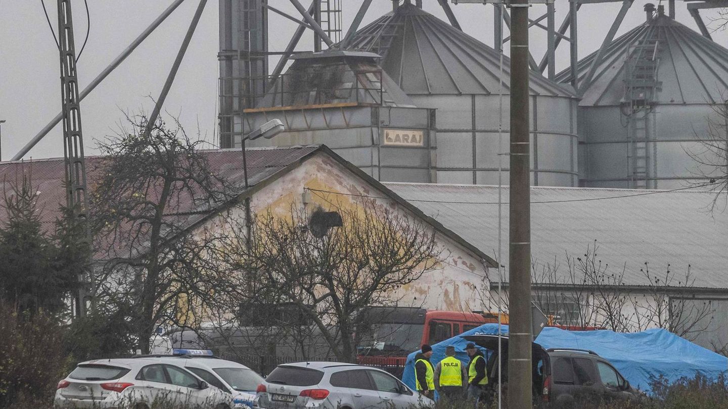 Poland: Explosion near border with Ukraine triggers NATO consultation (video)