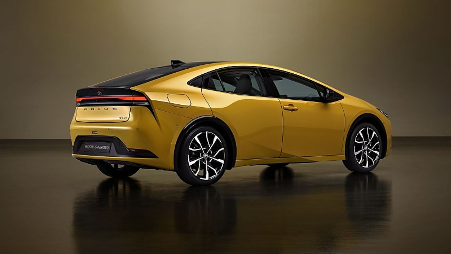 New: Toyota Prius 5 PHEV: New times