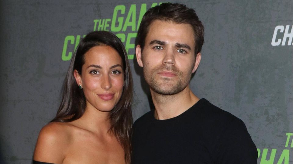 Ines De Ramon and her husband Paul Wesley at a film premiere in 2019.