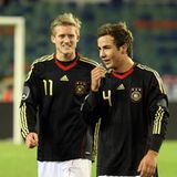 Zwei Jahre später folgt das Debüt in der Nationalelf. Der zweite Debütant an diesem Tag im Spiel gegen Schweden heißt André Schürrle, links zu sehen. Drei Jahre später werden beide eine gewissen Rolle im WM-Finale spielen. Vorher aber ...