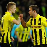 2012 wechselt Marco Reus (l.) von Borussia Mönchengladbach zum BVB und trifft auf seinen neuen Kollegen Götze. Dortmund hatte in der Vorsaison den Meistertitel und den DFB-Pokal gewonnen. Große Erfolge blieb dem Duo in Schwarz-Gelb aber verwehrt.