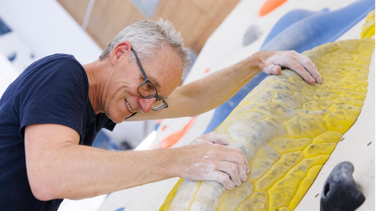 Selbstversuch: Autor Helmut Broeg beim Bouldern Autor Helmut Broeg beim Bouldern