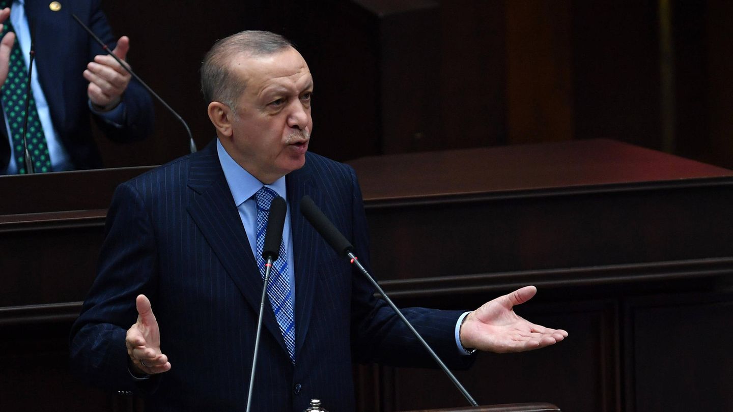 Der Präsident der Türkei Recep Tayyip Erdogan spricht im Parlament in Ankara