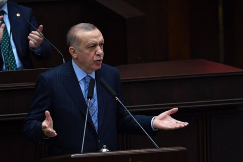 Der Präsident der Türkei Recep Tayyip Erdogan spricht im Parlament in Ankara