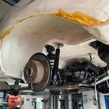 Die Konservierung der Autos geht sehr sorgfältig vonstatten