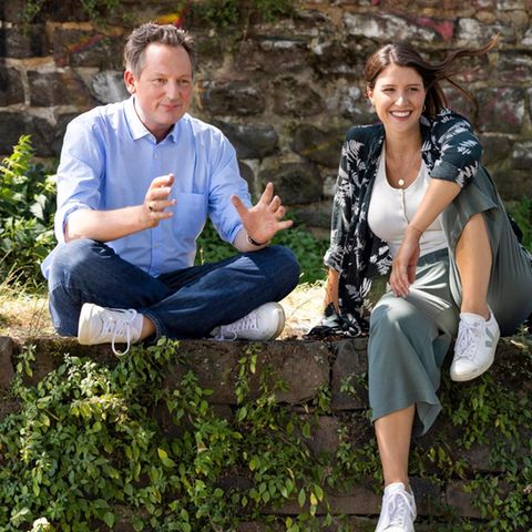 Eckart von Hirschhausen und Hannah Emde am Rheinufer Bonn