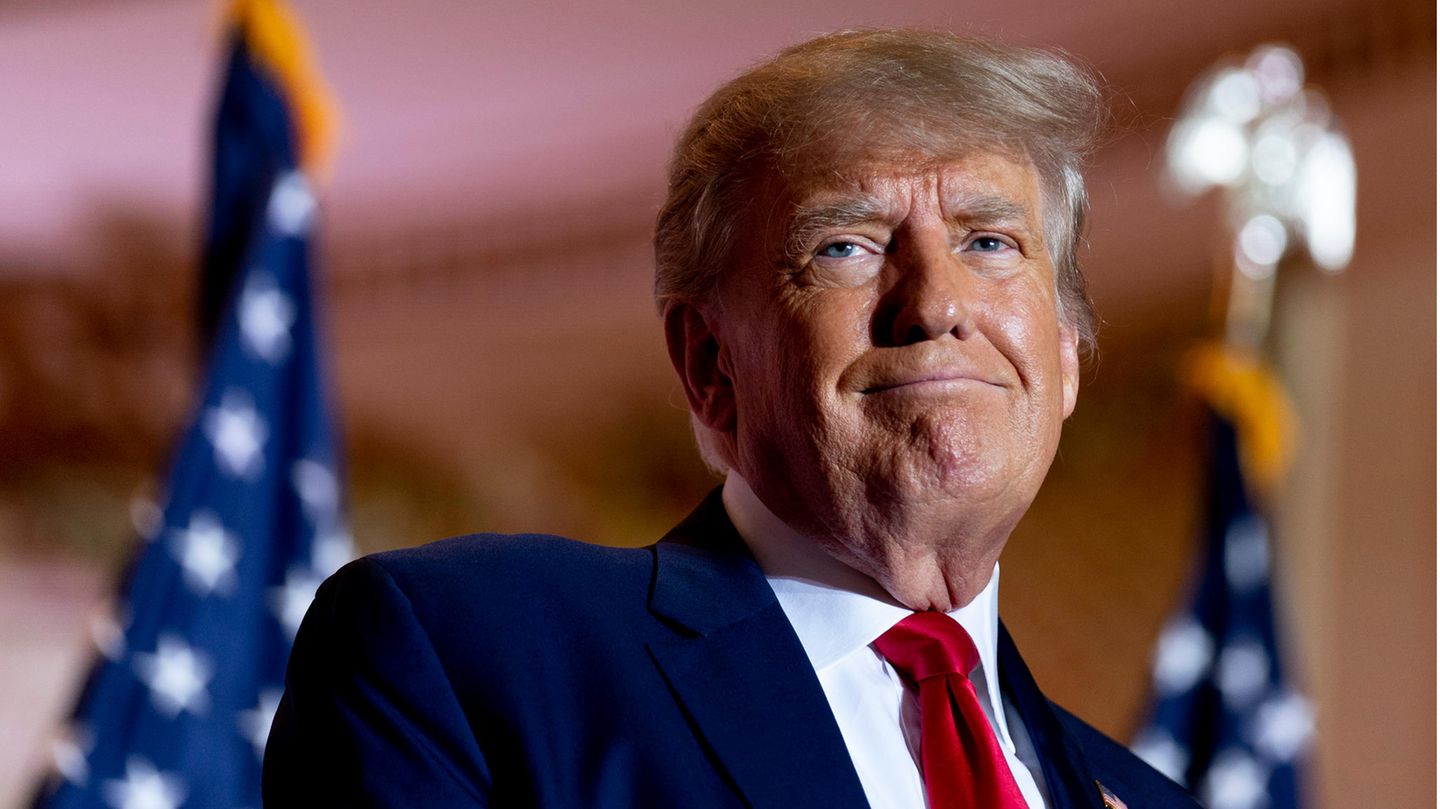 Donald Trump verkündet in seinem Anwesen Mar-a-Lago, dass er bei der Präsidentenwahl 2024 erneut antreten will