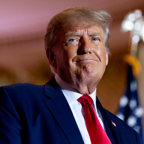 Donald Trump verkündet in seinem Anwesen Mar-a-Lago, dass er bei der Präsidentenwahl 2024 erneut antreten will
