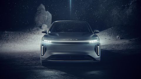 Das Elektro-SUV Lucid Gravity in Frontansicht