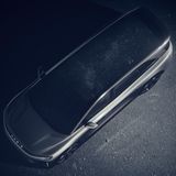 Das SUV besitzt ein großes Panoramaglasdach