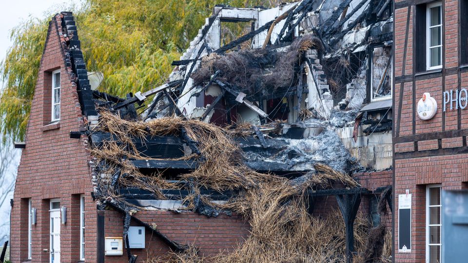 Das ehemalige Hotel in Groß Strömkendorf (Mecklenburg-Vorpommern) ist in der Nacht vom 19. zum 20. Oktober 2022 komplett abgebrannt