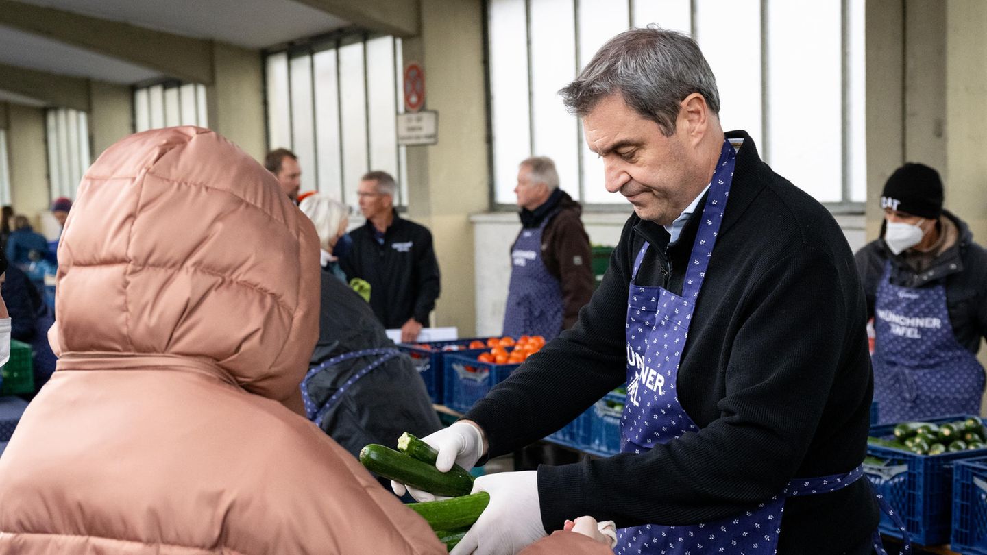 Markus Söder bei seinem Besuch der Tafel München