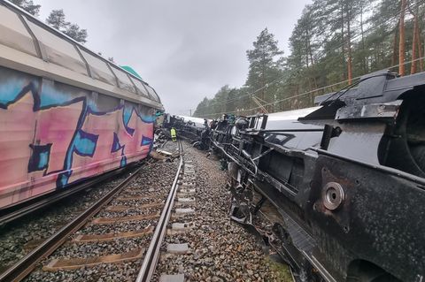 Zugunglück in Niedersachsen: Hochexplosives Gas tritt aus