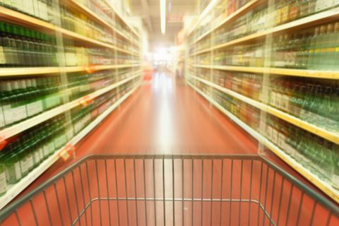 Symbolbild zu Warenrückruf: Einkaufswagen im Supermarkt