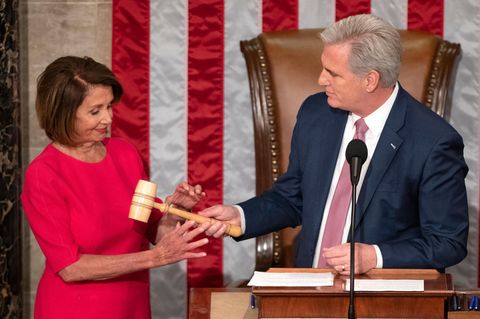 Kevin McCarthy (rechts) und Nancy Pelosi (links)