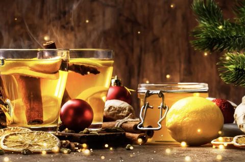 Perfekt, nach einem Winterspaziergang: Köstlicher Honig-Glühwein mit Orange und Zitrone