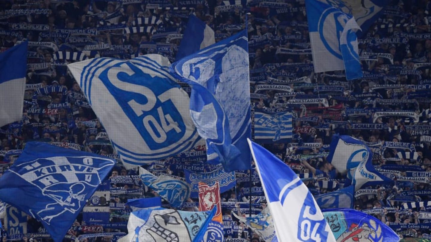 Schalke 04 v Bayern Munchen - German Bundesliga