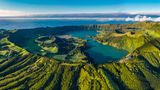 Blick auf die Landschaft der portugiesischen Azoren.