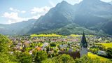 Blick auf die Saint Nikolaus Kirche in Balzers Village in Liechtenstein.