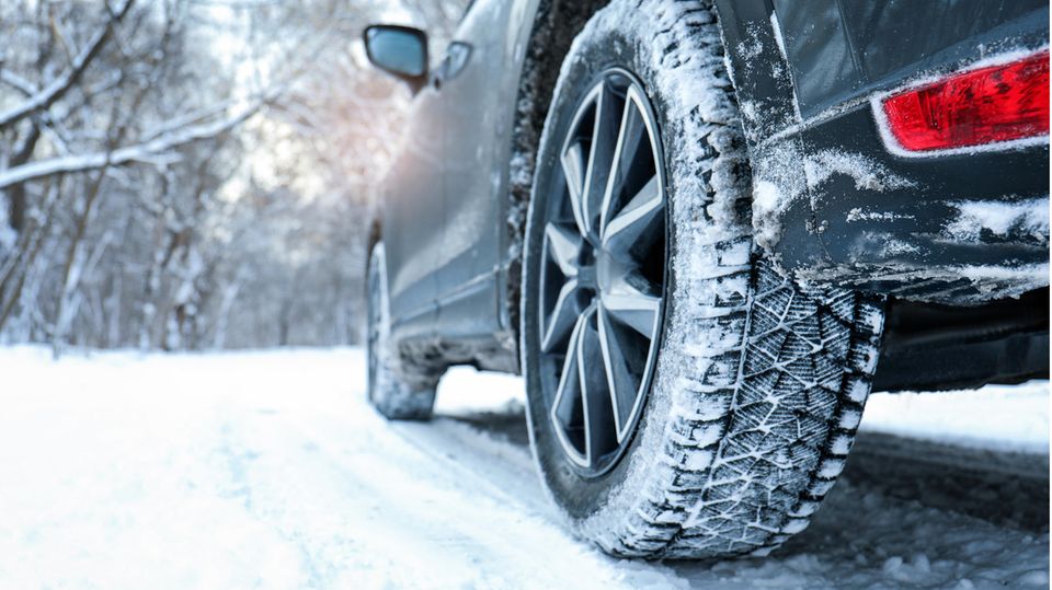 Winterreifen: Hyundai präsentiert Autoreifen mit integrierten Schneeketten