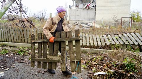 Ukraine, zerstörtes Dorf