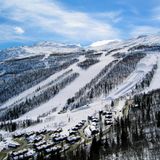 Blick auf die Skipisten im Skigebiet Hemsedal in Norwegen